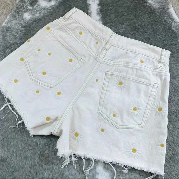 PacSun Daisy Embroidered Denim Shorts - Picture 7 of 12